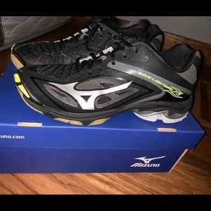 Mizuno Lightening Wave Z3 Volleyball Shoes